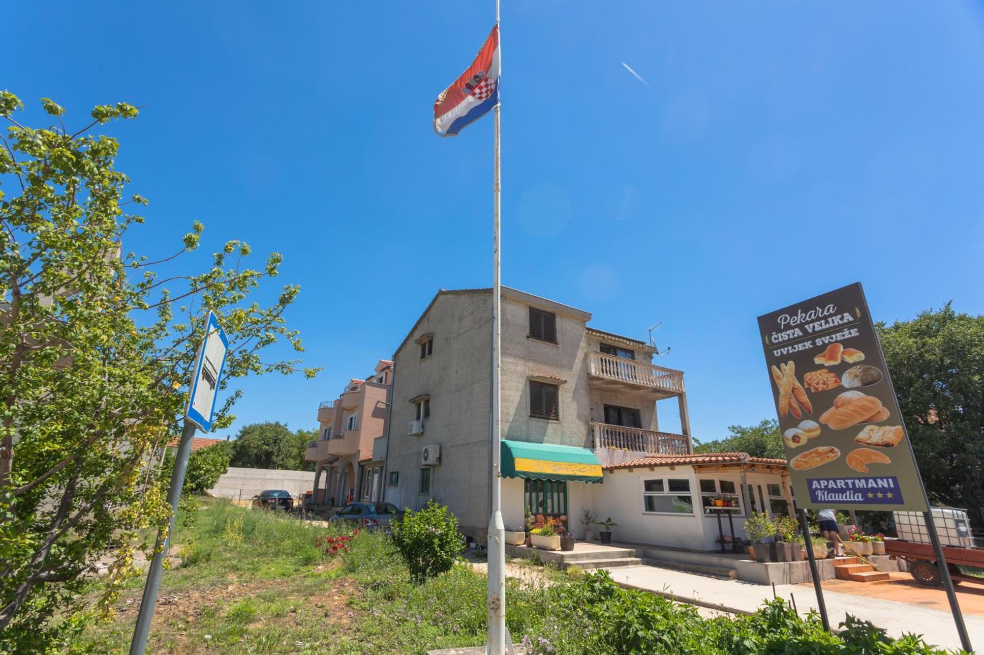 Apartments Klaudia Cista Velika Водице Екстериор снимка